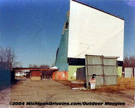 Starlite Drive-In Theatre - Starlite Screen 1987 Courtesy Outdoor Moovies (newer photo)